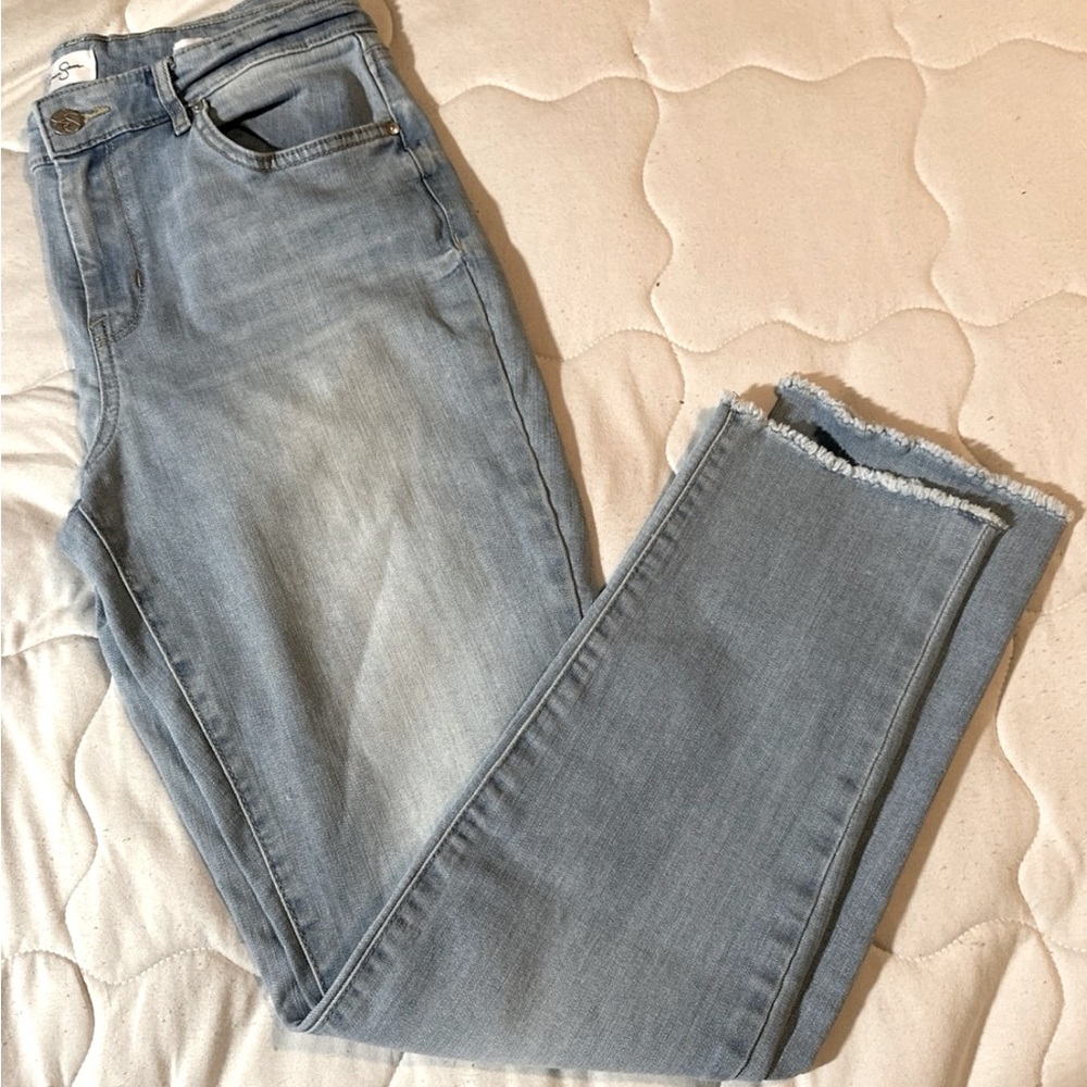 Jessica Simpson Womens Relaxed Skinny
Crop Jean Size 6/28, Like New worn Once